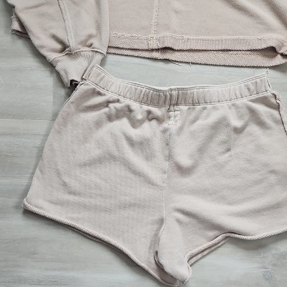 Beige Lounge Set - Picture 6 of 6